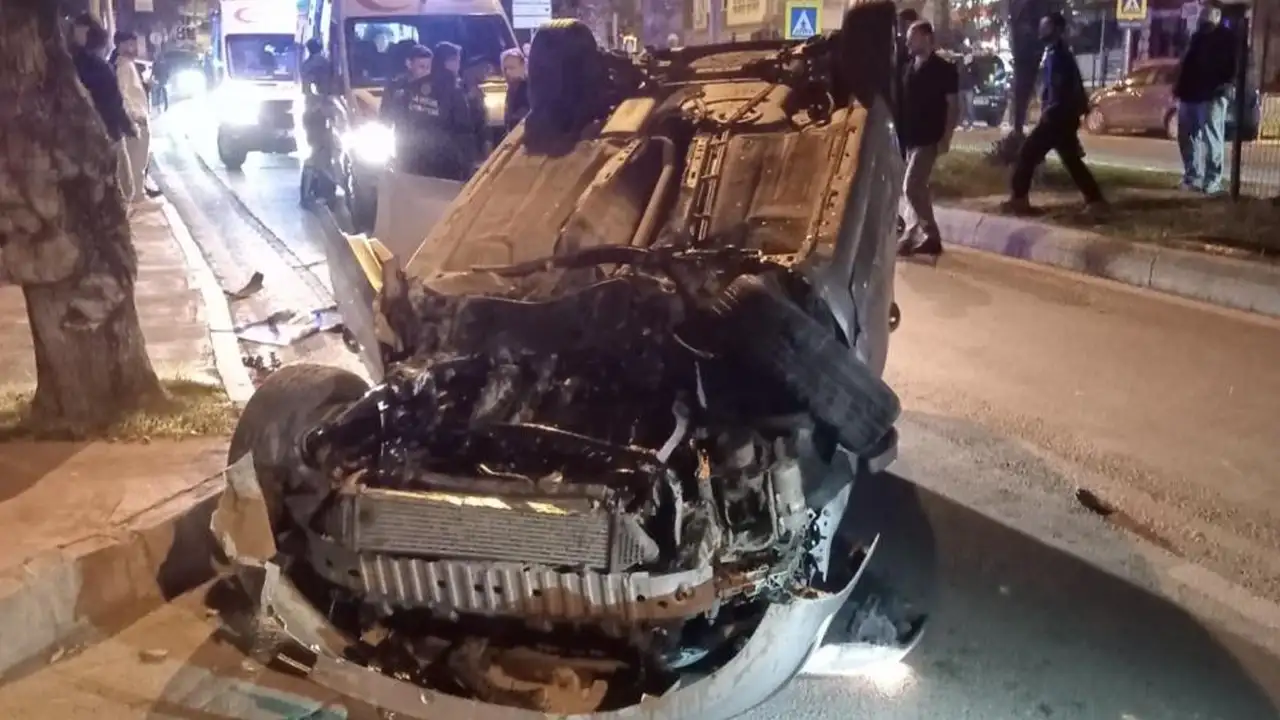 Samsun'da direksiyon hakimiyetini kaybeden sürücü takla attı