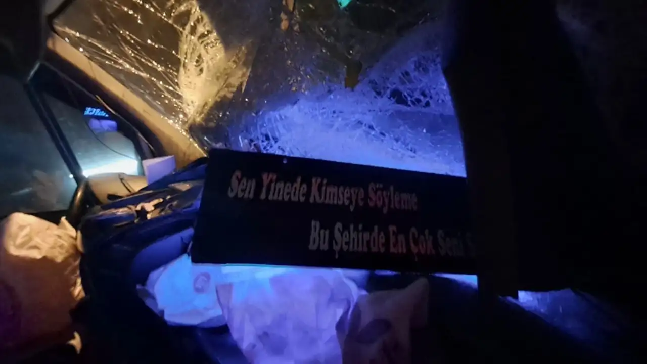 Ordu’da tünelde minibüs TIR’a çarptı: 2 yaralı