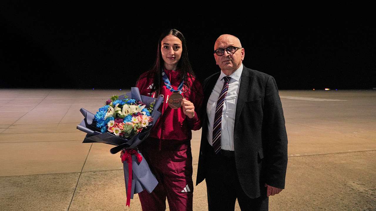 Trabzonspor’un altın yumruğu Dilara Sak Avrupa’yı salladı