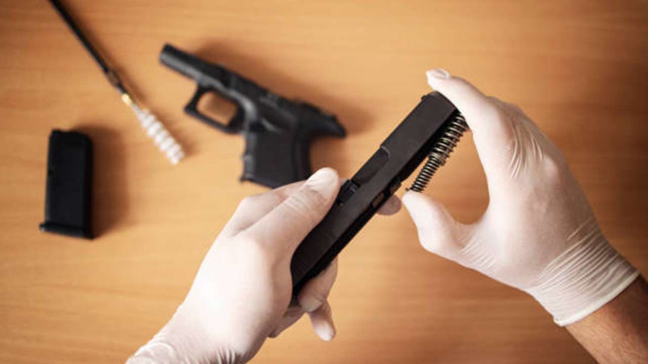 Komşu ilde kaymakamın eşi silahla yaralandı