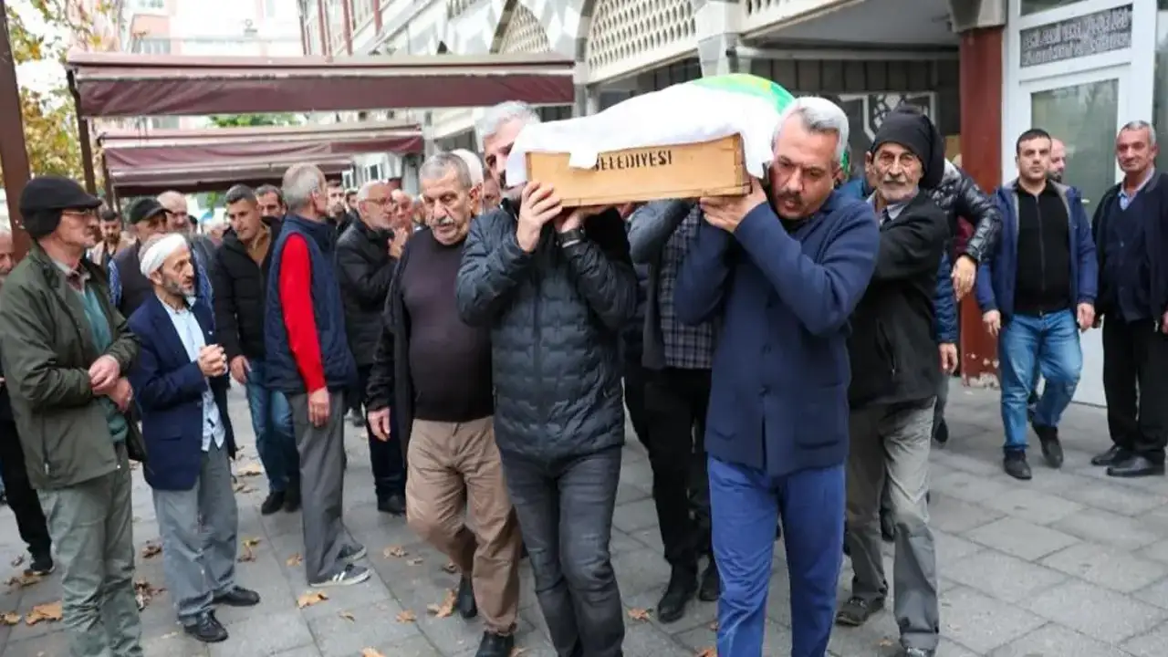 Rize’de devlet himayesindeki Melek Tepe’ye son görev: Protokol omuzlarında uğurlandı