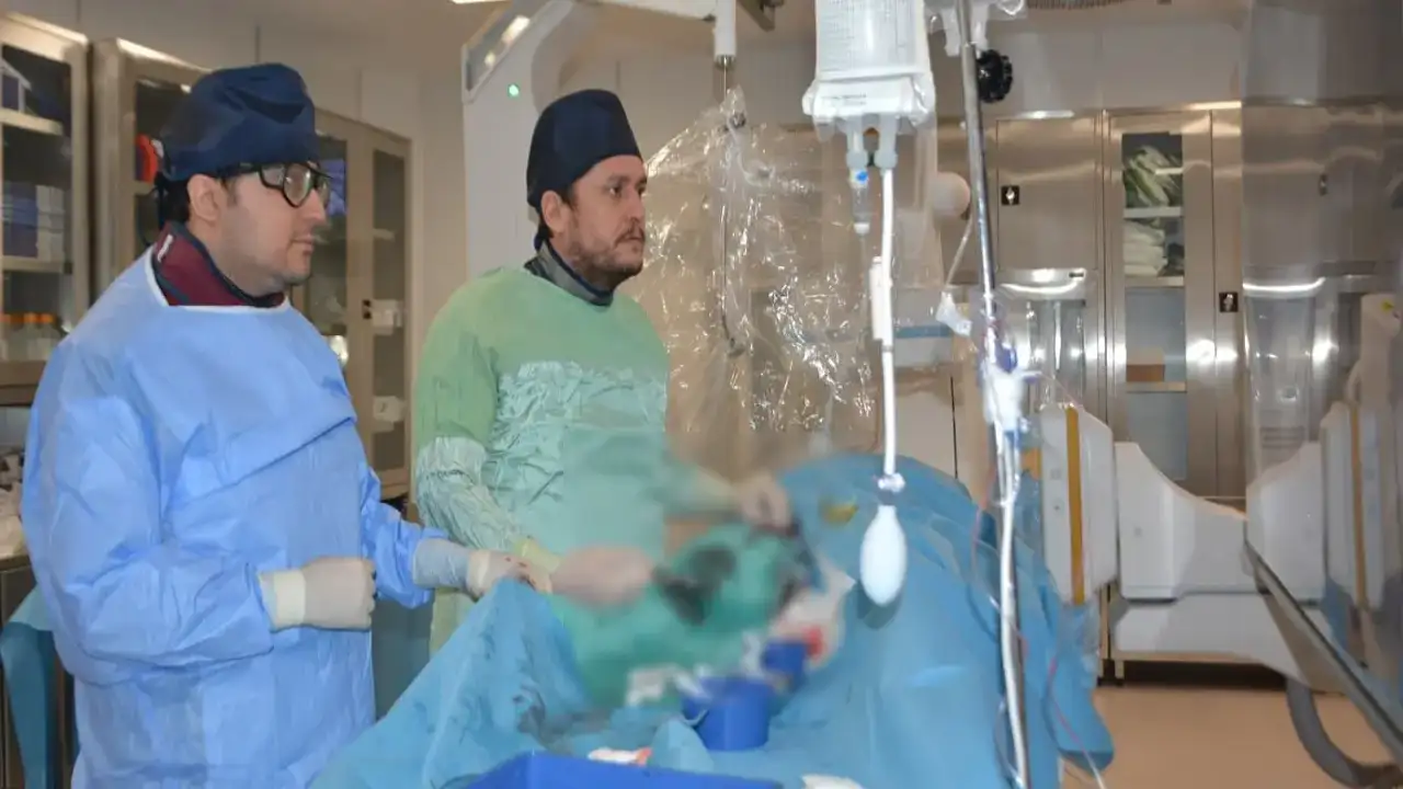 Gürcistanlı 32 yaşındaki hasta Trabzon’da kapalı yöntemle hayata tutundu