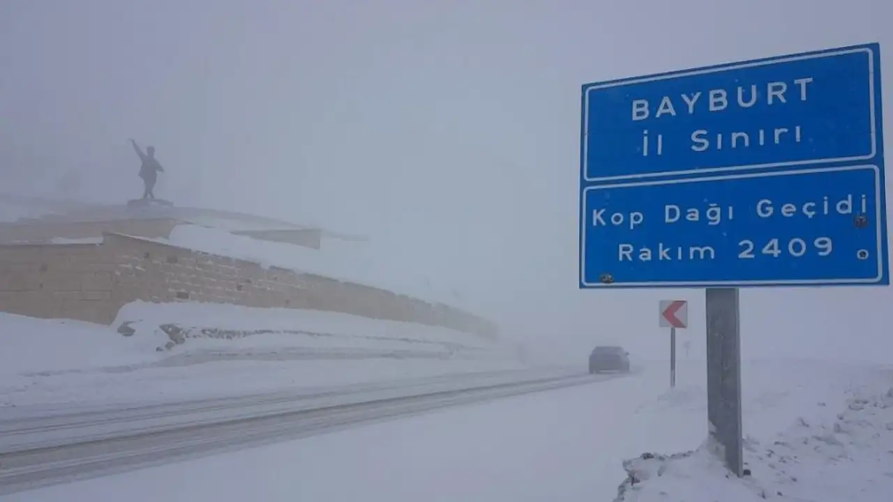 Bayburt’un yüksek kesimlerinde kar etkisini gösterdi