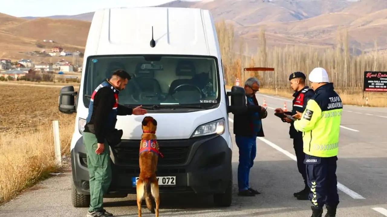 Bayburt’ta jandarmadan kış öncesi trafik denetimi