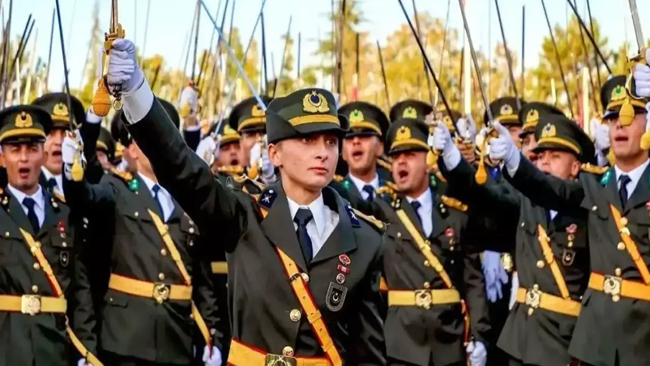 Kılıçlı yemin nedeniyle TSK’dan ihraç edilen komutan için yeni karar