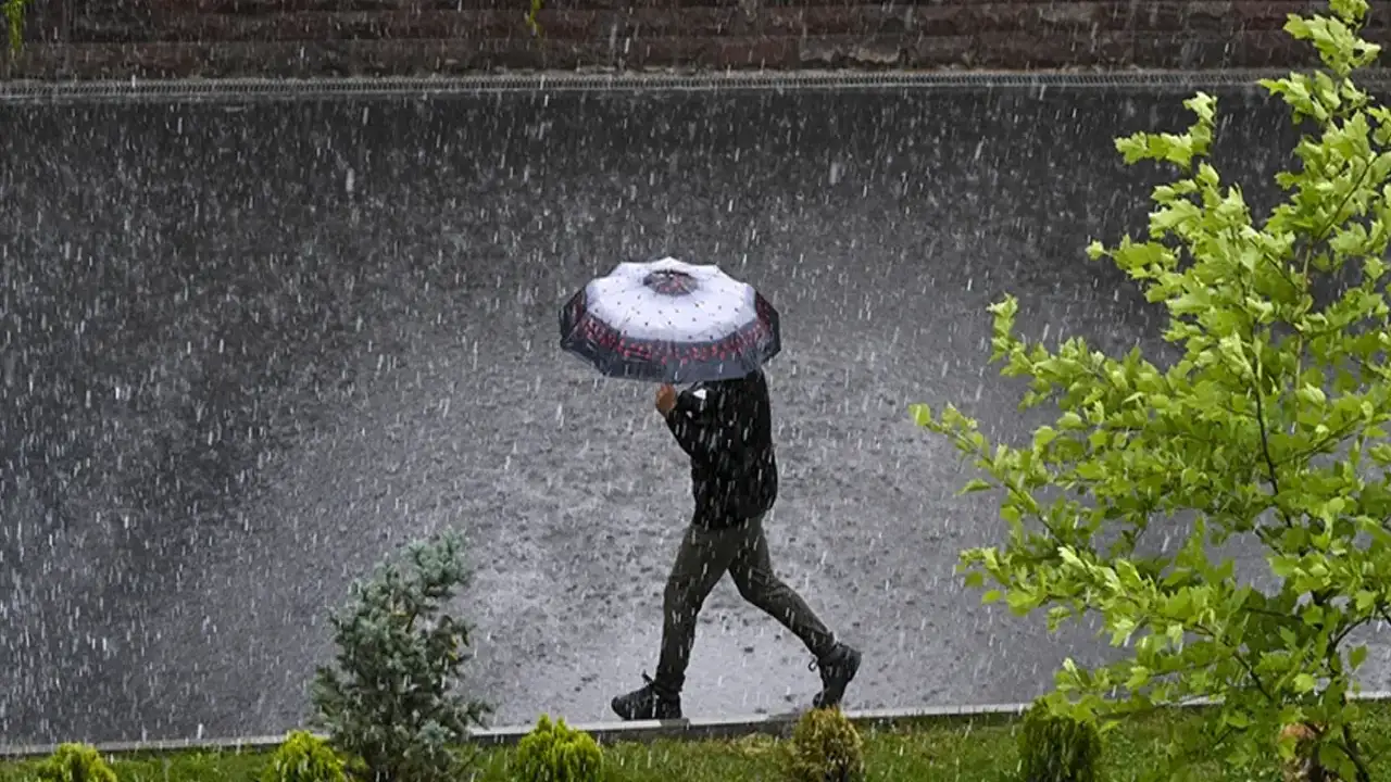 Meteoroloji uyardı: Trabzon'da dışarı şemsiyesiz çıkmayın