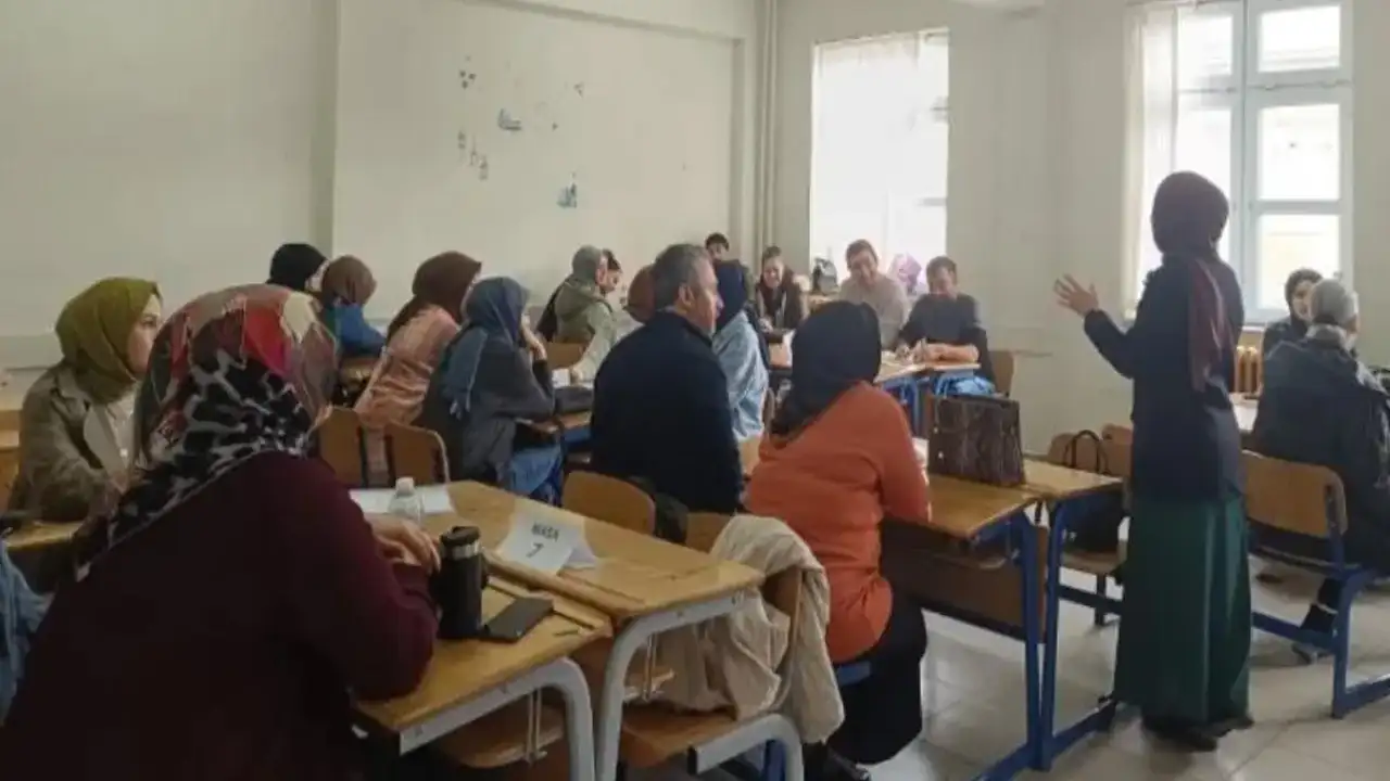 Bayburt’ta öğretmenlere harezmi modeli eğitimi: 61 katılımcı sertifika aldı