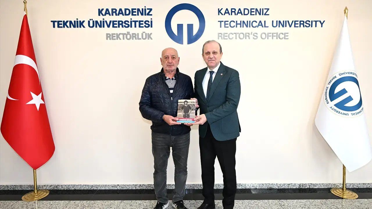 Trabzonspor efsanesi Engin Çınar kitabını Rektör Çuvalcı’ya takdim etti