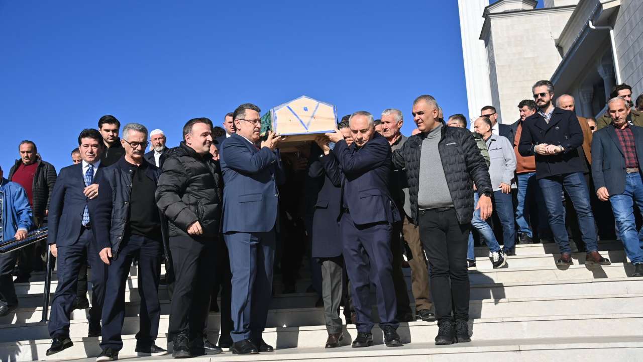 Trabzonlu iş insanı Efkan Başkan’ın Babası İhsan Başkan son yolculuğuna uğurlandı