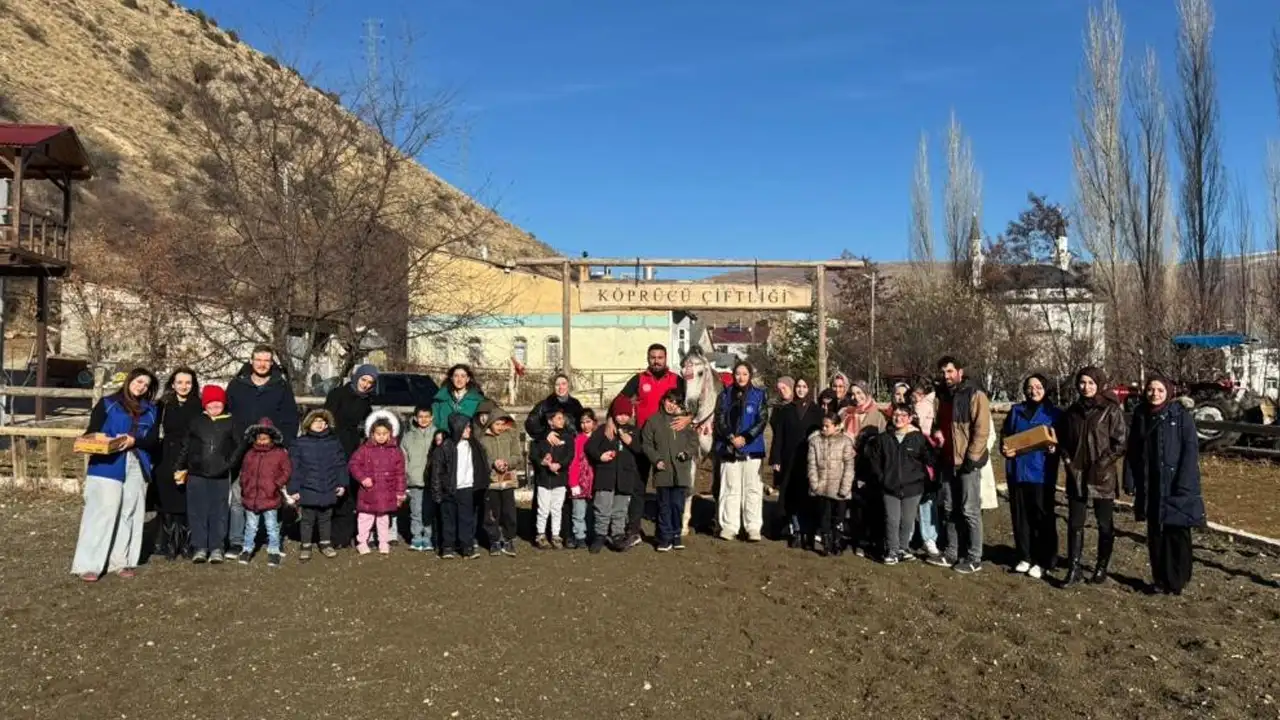 Bayburt’ta öğrenciler “Engelleri Atlayalım” dedi, ata bindi