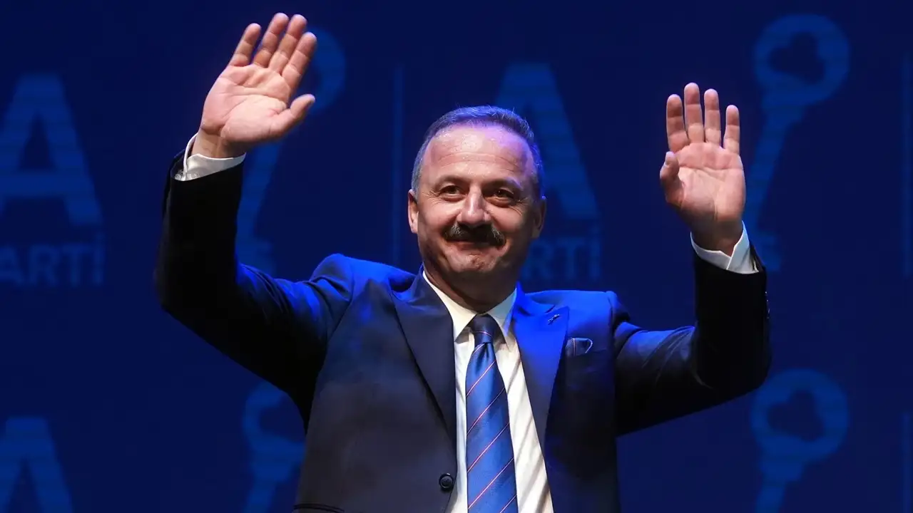 Yavuz Ağıralioğlu Trabzon’da konuştu: “Memleketin yükünü Rize’den Trabzon’a çekiyoruz”