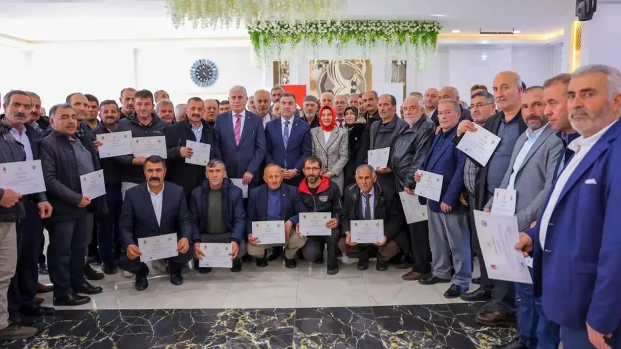 Bayburt’ta Muhtarlar Akademisi tamamlandı: Katılım belgeleri teslim edildi