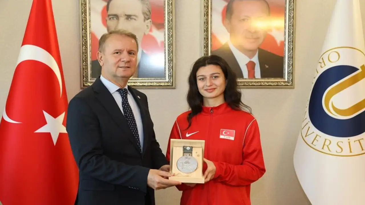 ODÜ’lü milli sporcu İlkim Zehra Yılmaz’dan Deaflympics’te dünya ikinciliği