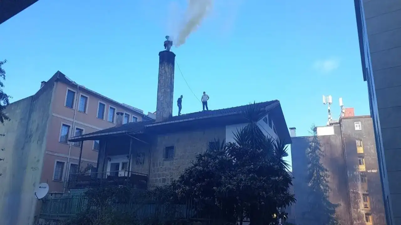 Rize’de lokanta bacasında yangın: Yoğun duman şehir merkezini kapladı