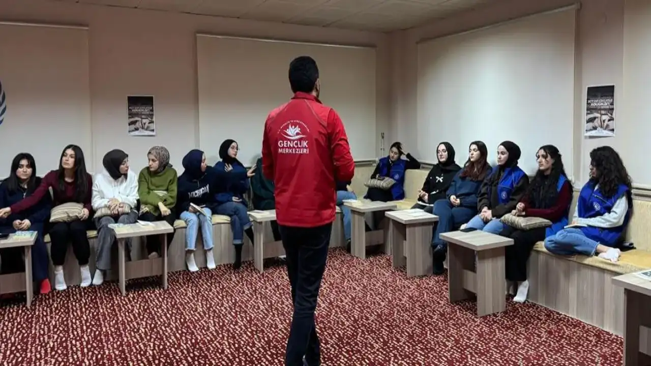 Bayburt’ta gençlere bağımlılık uyarısı: Farkındalık programına yoğun ilgi