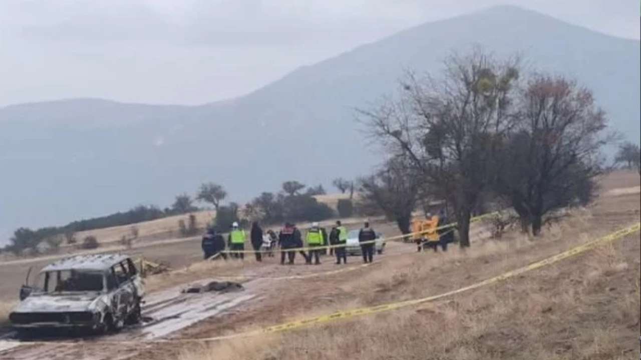 Yanmış otomobilin yanında başsız ceset bulundu