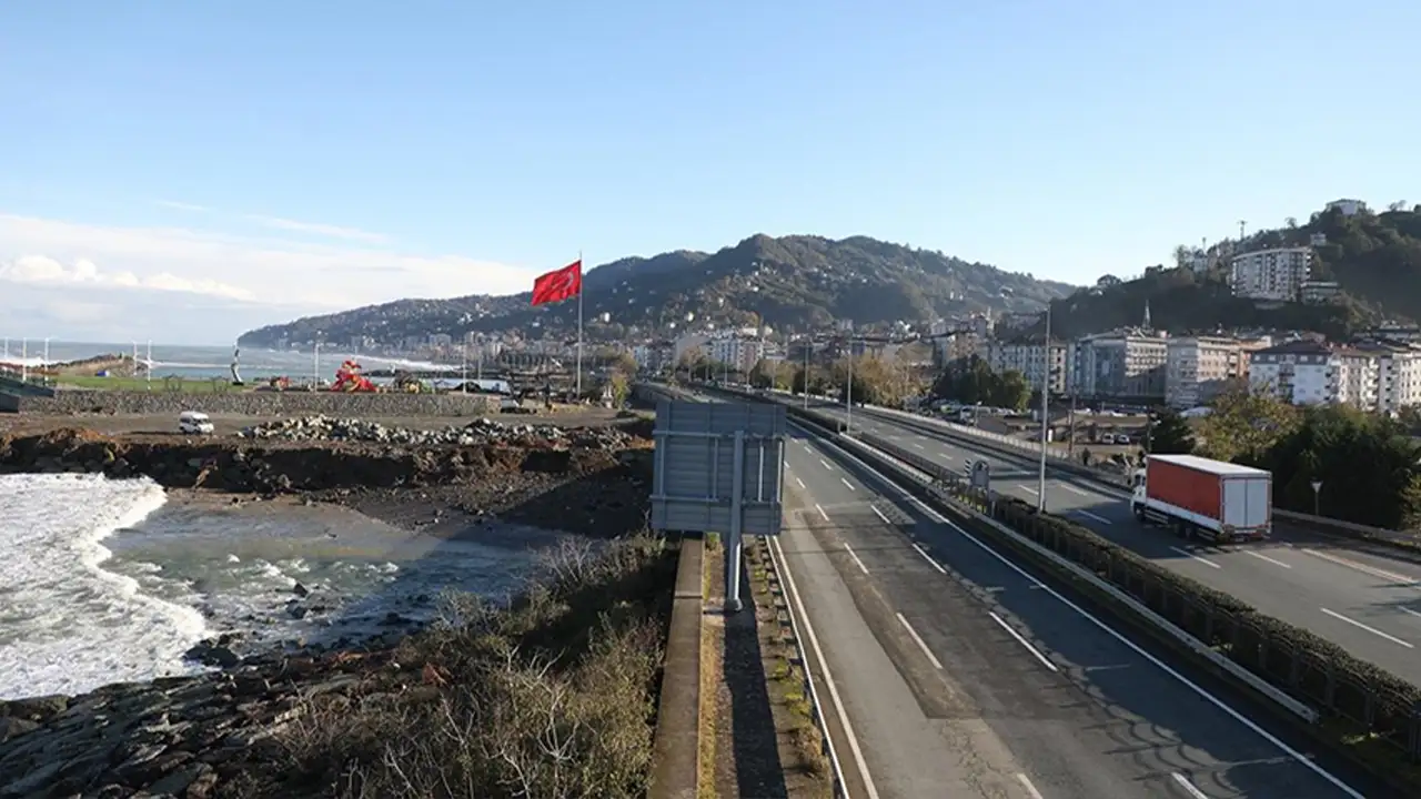 Trabzon–Rize yolunda sürücülere uyarı: O yön trafiğe kapatıldı
