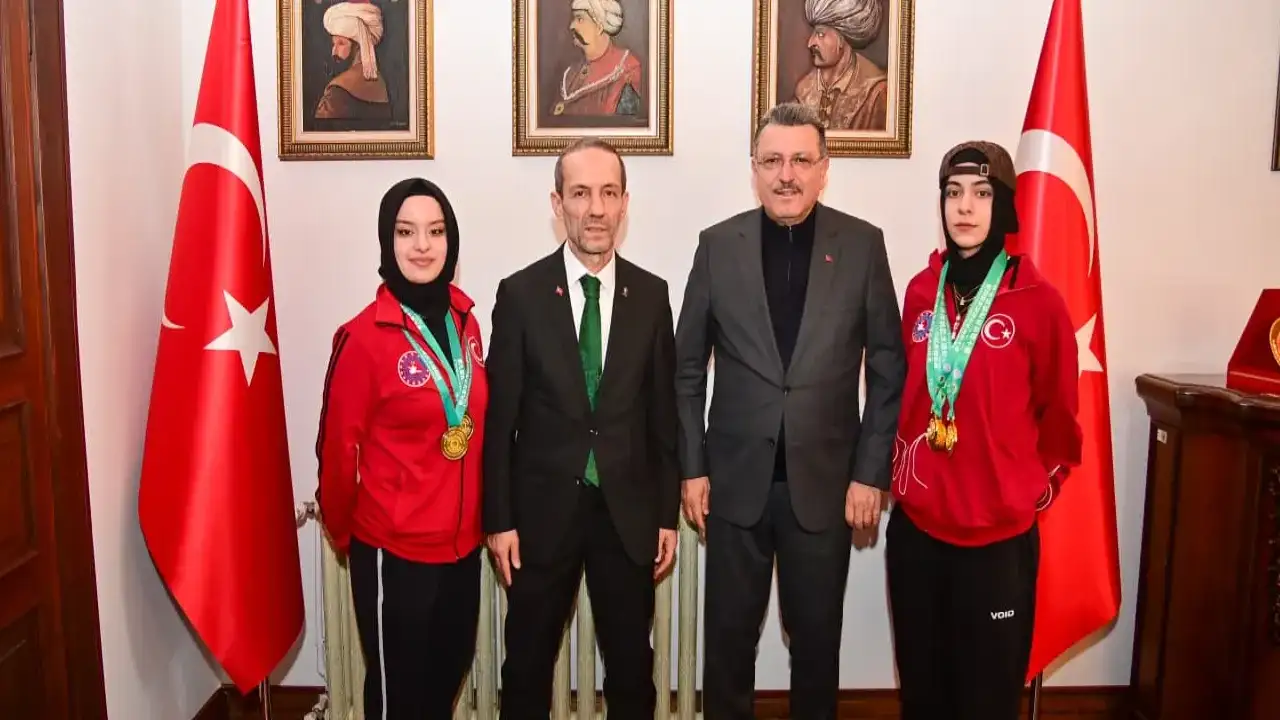 Başkan Genç Kung Fu şampiyonlarını ağırladı