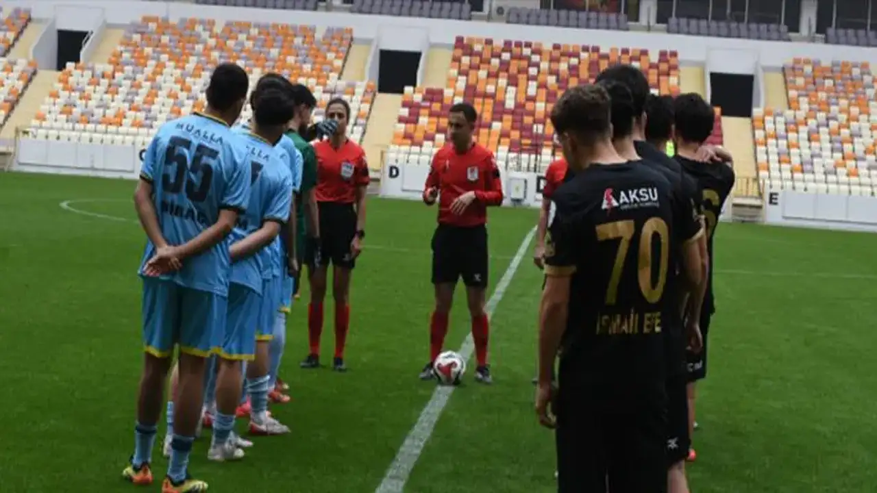 Sahaya eksik kadroyla çıktılar : Hakem maçı iptal etti