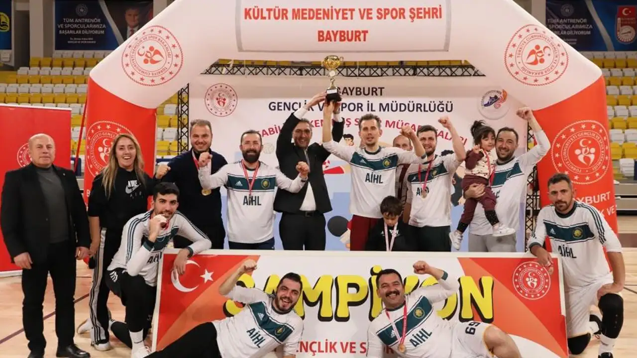 Bayburt’ta voleybol heyecanı: Şampiyon Milli Eğitim Müdürlüğü oldu