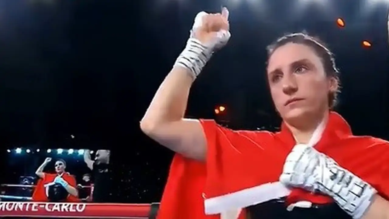 Bayburtlu boksör Dünya Şampiyonu: Ferreira’yı 5. rauntta nakavt etti