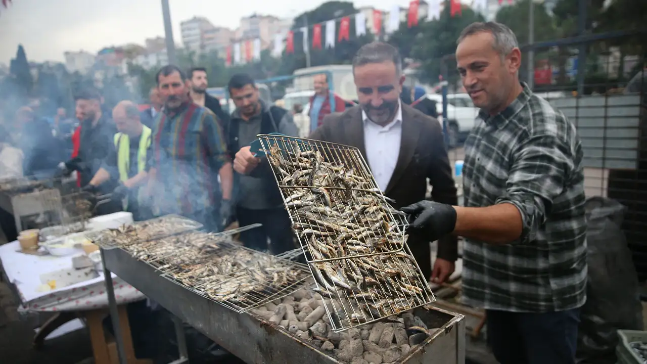 Ordu'da hamsi çılgınlığı: Tam 7 ton yediler