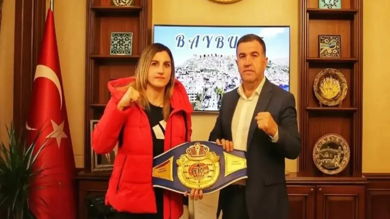 Bayburt Valisi Eldivan’dan dünya şampiyonu Elif Nur Turhan’a tebrik mesajı