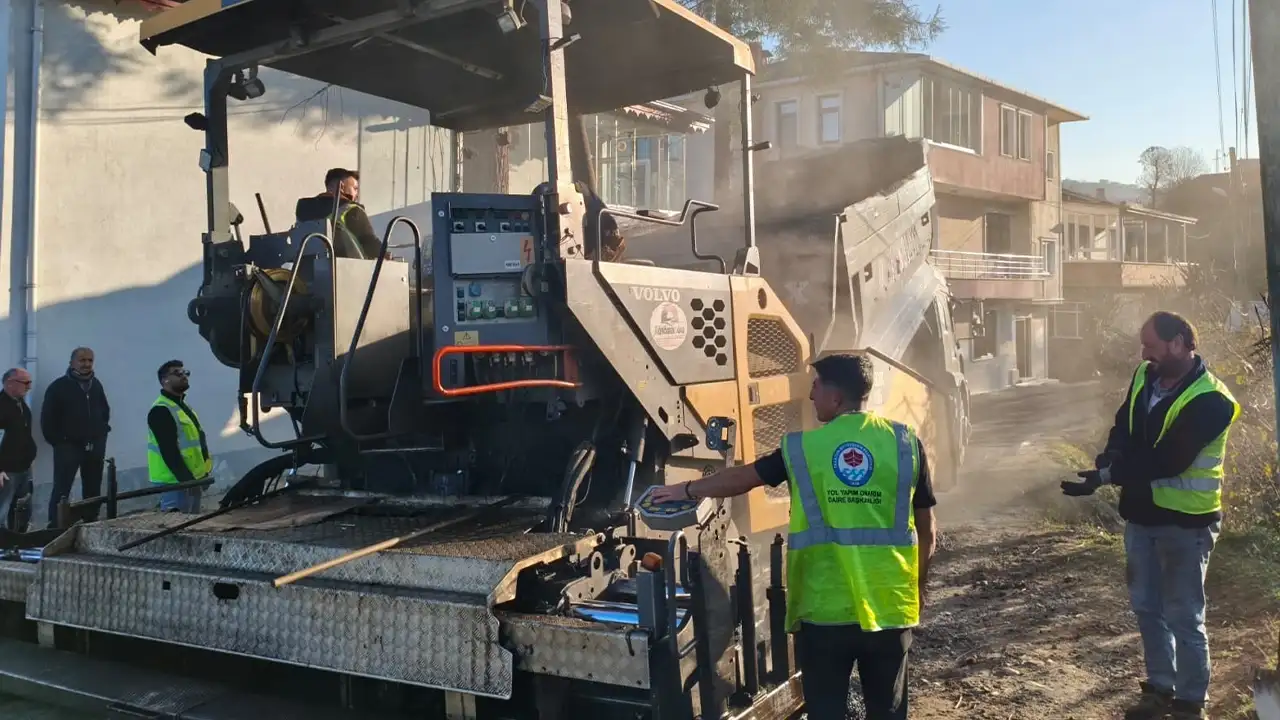 Trabzon’un 18 ilçesinde yol yeferberliği: Büyükşehir’den eş zamanlı çalışma hamlesi