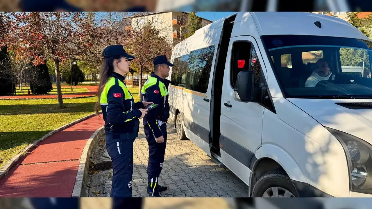 Artvin’de okul çevrelerinde geniş çaplı denetim: 170 okul, 372 servis aracı kontrol edildi