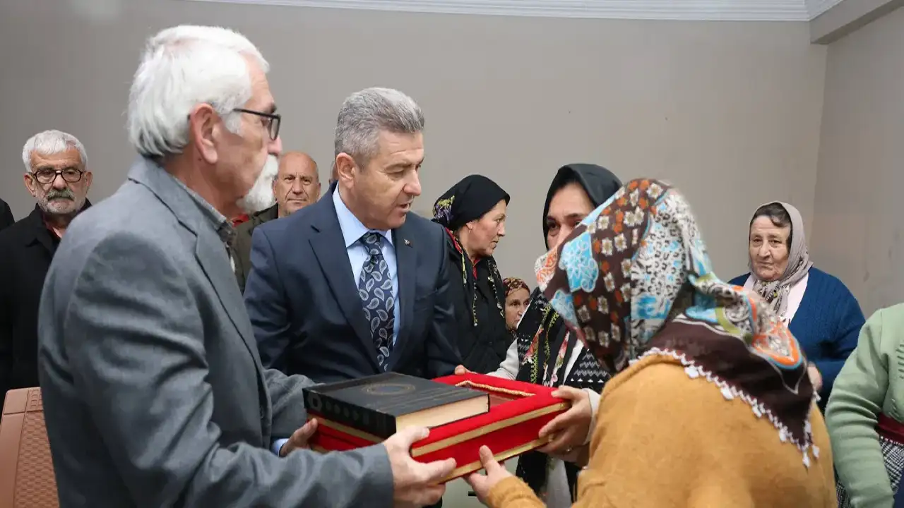 Artvin Valisi Turan Ergün’den Kore Gazisi Lütfü Topal’ın ailesine taziye ziyareti