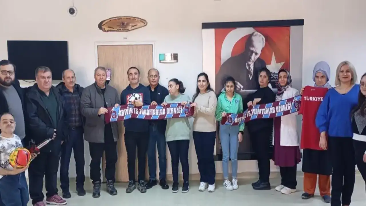 Artvin Trabzonspor Taraftarlar Derneği’nden anlamlı ziyaret: Özel gereksinimli bireylere maç sözü