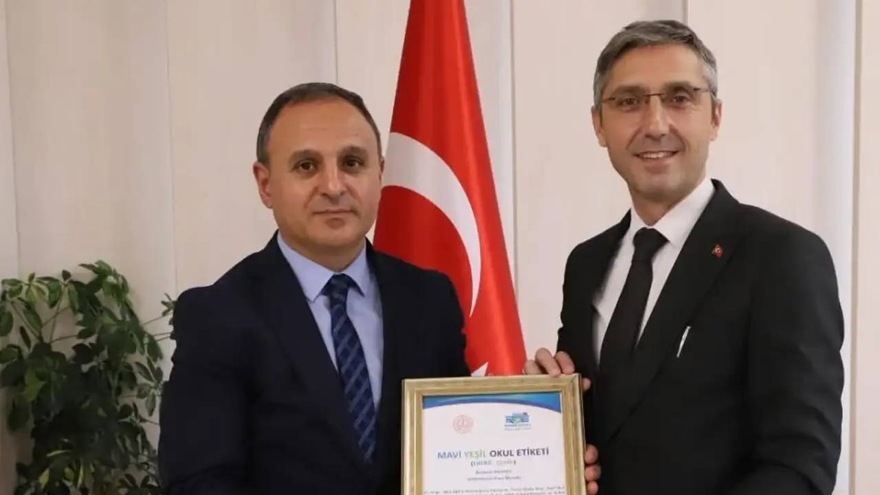 Bayburt’ta iki okul çevre dostu ‘Mavi Yeşil Okul’ etiketi aldı