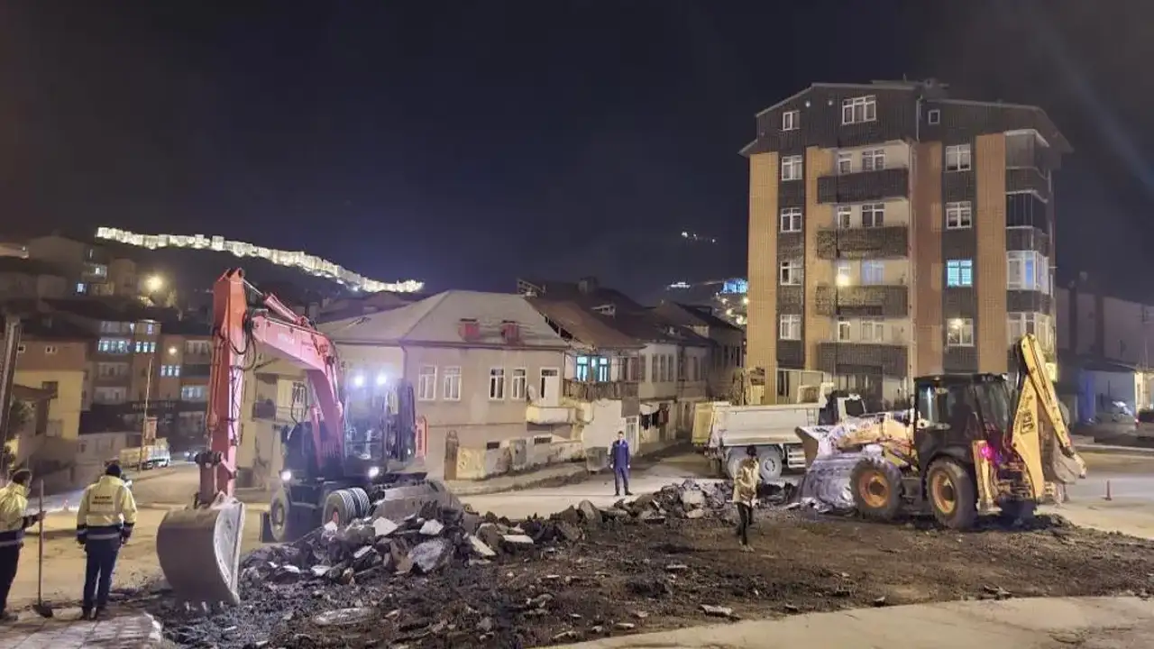 Bayburt'taki Kışla Çeşmesi rampasında asfalt yenileme çalışmaları başladı