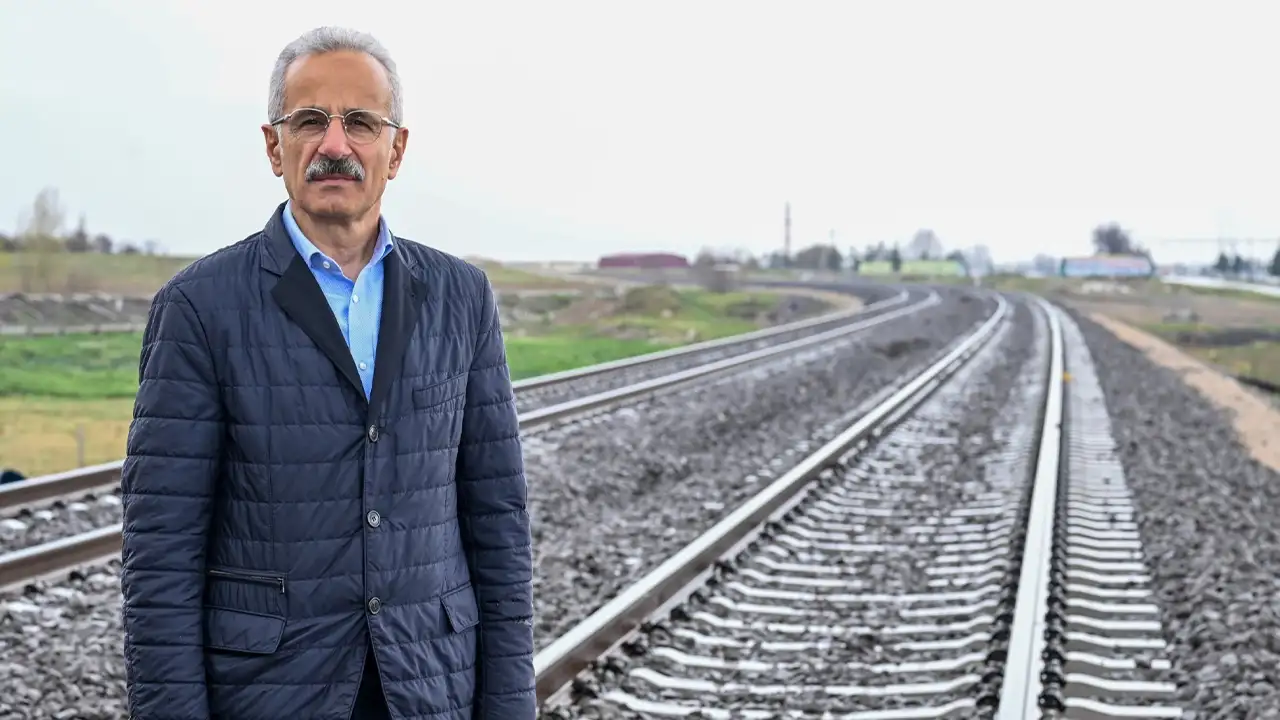 Bakan Uraloğlu açıkladı: Suriye sınırındaki demiryolu hattı yenileniyor