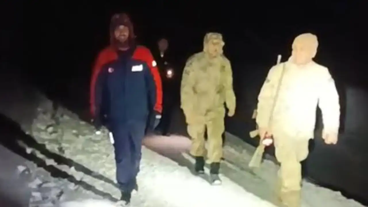 Gümüşhane'de yaylada kar nedeniyle mahsur kalmışlardı: 7 saat sonunda kurtarıldılar