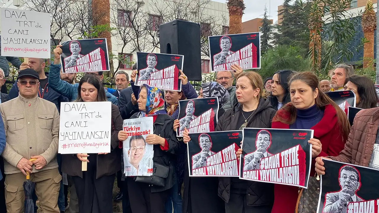 Trabzon'da İmamoğlu Davası "TRT'de yayınlansın" eylemi