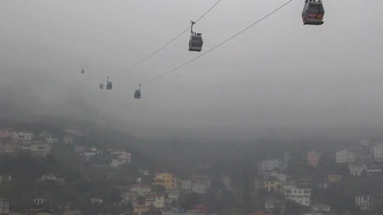 Ordu’da sis etkili oldu: Boztepe bulutların içinde kayboldu