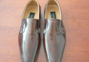 Tehditle ayakkabısını aldılar