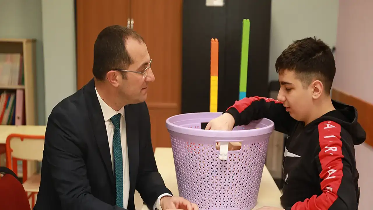 Başkan Osman Nuri Ekim’den Yıldızlı TOKİ’de anlamlı okul ziyareti