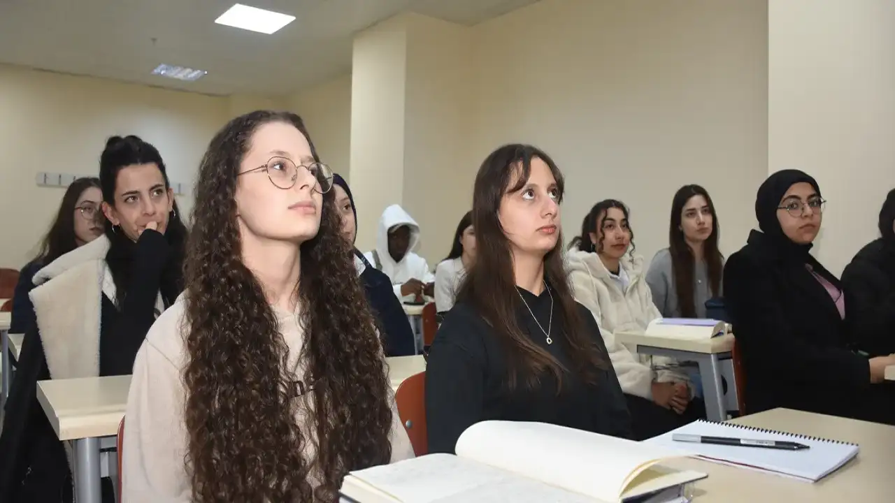 Gümüşhane’de eğitim yolculukları hiç ayrılmadı: İkiz kardeşler üniversitede de aynı sırada