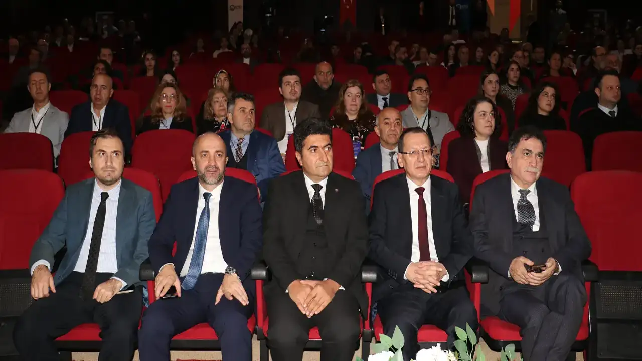 KTÜ’de “Büyük Karadeniz Forumu”: Havza ülkeleri çözüm için Trabzon’da buluştu