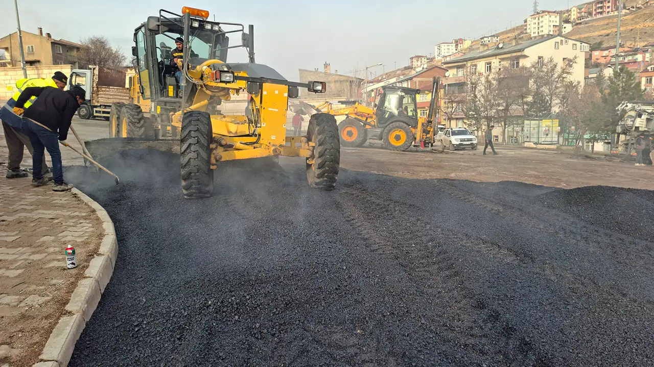 Bayburt’ta kış öncesi asfalt çalışmaları tam gaz