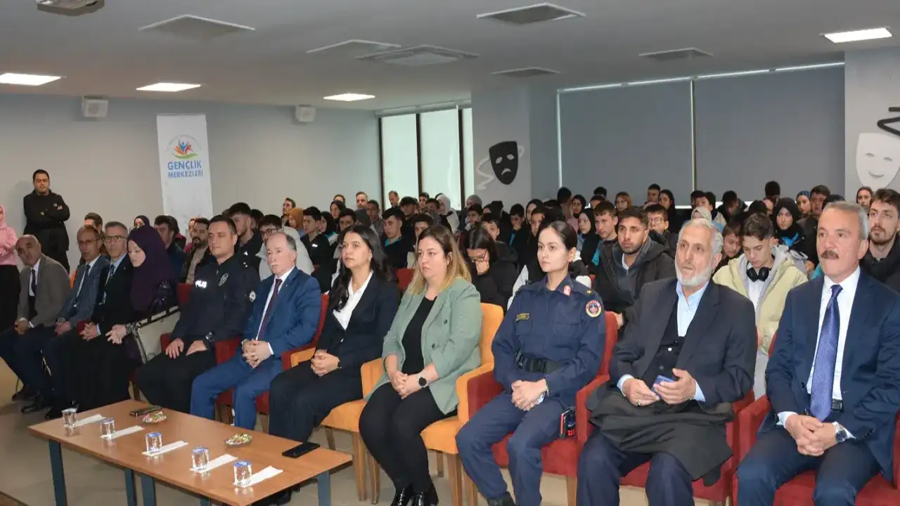 Trabzon'da Dünya İnsan Hakları Günü’nde anlamlı konferans
