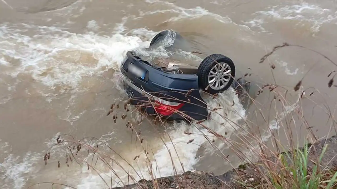 Giresun'da dere yatağına uçan araçta: Cenazeye giderken can verdiler
