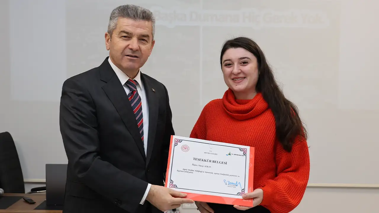 Artvin’de sigara bırakan 51 vatandaşa teşekkür belgesi
