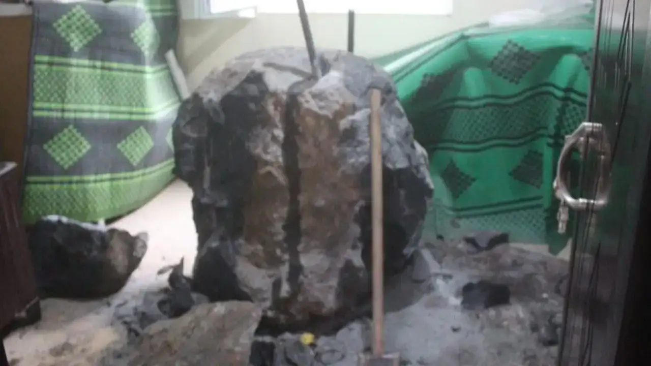 Kaya parçası eve girdi: Facianın eşiğinden dönüldü