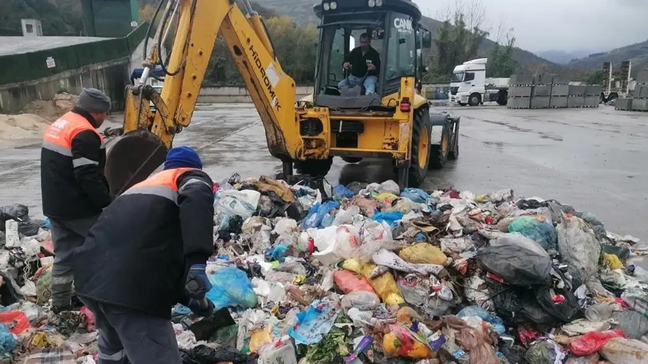 Samsun'da çöpte kaybolan pırlanta 1 saatte bulundu