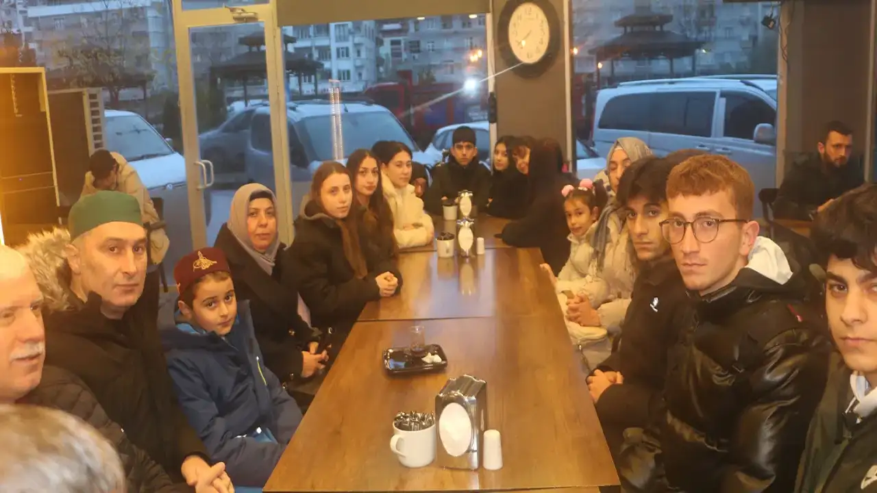 Of’ta öğrenciler sabah namazında buluştu