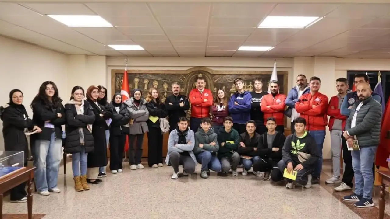 Milli Savunma Bakan Yardımcısı Ayhan, T3 Vakfı Bayburt temsilciliği gençlerini ağırladı