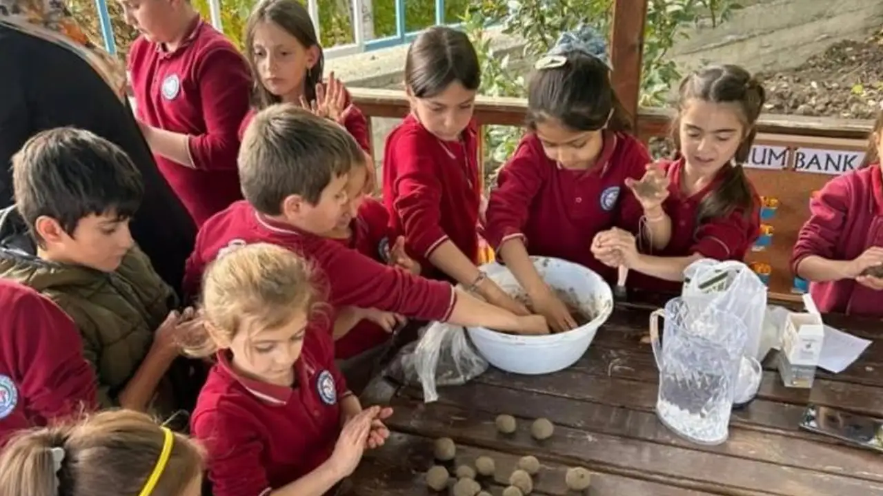 Bayburt'ta öğrencilere ÇEDES kapsamında tohum bankası ve farkındalık çalışması yapıldı
